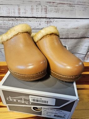 Dansko Magda Tan Waxy Leather Shearling Lined Clogs NIB EU 38 Cozy Comfort